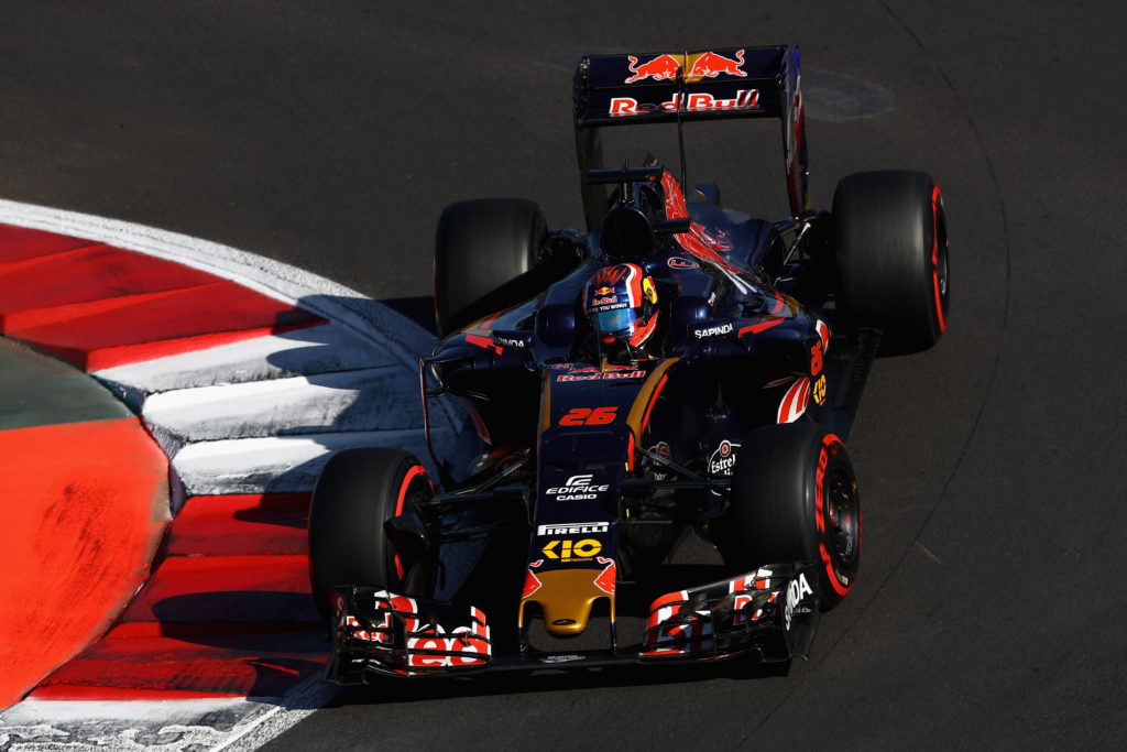 MEXICO CITY, MEXICO - OCTOBER 29: Daniil Kvyat of Russia driving the (26) Scuderia Toro Rosso STR11 Ferrari 060/5 turbo on track during final practice for the Formula One Grand Prix of Mexico at Autodromo Hermanos Rodriguez on October 29, 2016 in Mexico City, Mexico. (Photo by Clive Mason/Getty Images)